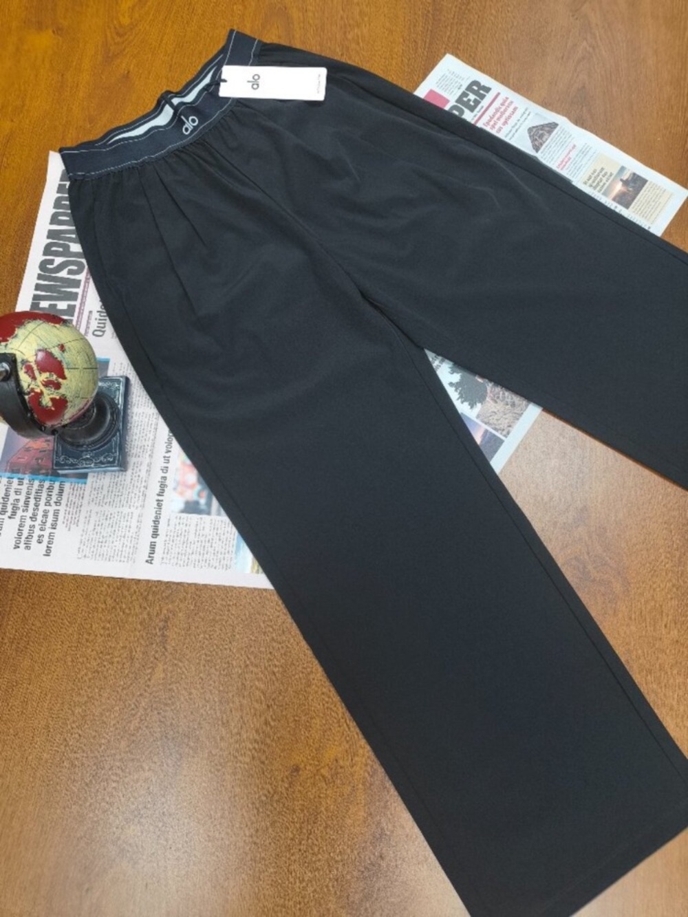 ALO Yoga Men's Black Straight-Leg Joggers